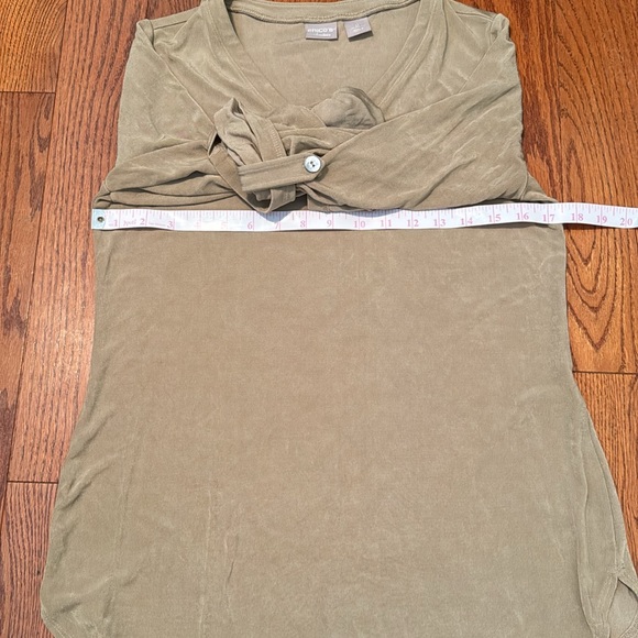EUC CHICO'S Women's Travelers Classic Roll-Sleeve Top Tan-Size 0 (4-6) - Picture 5 of 7